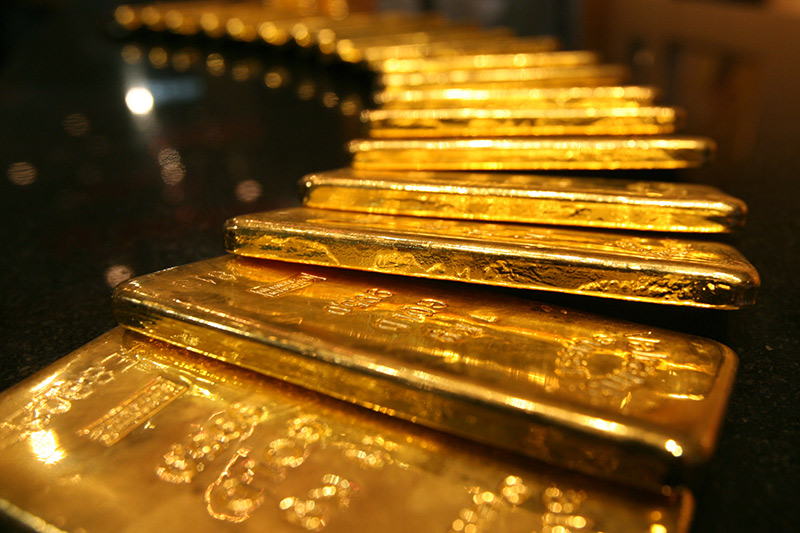 金价失守4500美元，致港股黄金股走低。